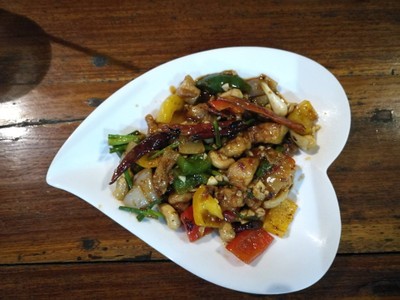 ไก่ผัดเม็ดมะม่วง