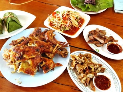 ไก่ย่างบัวตอง+คอหมู+ไส้ย่าง