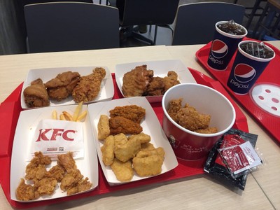 อาหาร หรือ เครื่องดื่ม