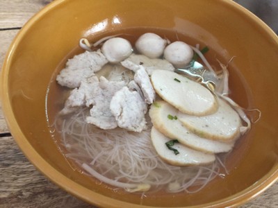 ตอนนี้เครื่องมีแค่ ลูกชิ้นปลา ปลาขูด ปลาแผ่น