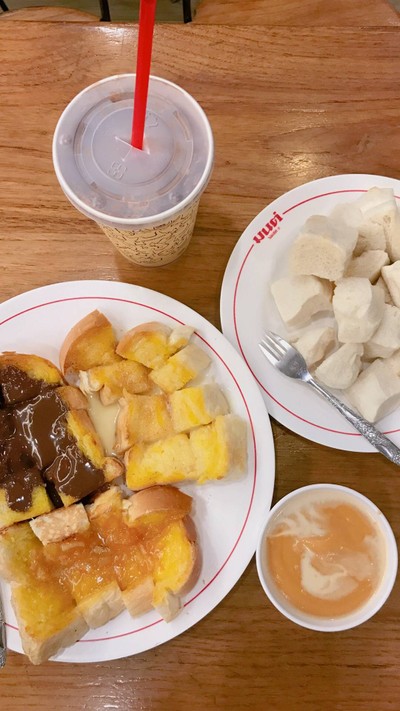 มนต์นมสด (Mont Nomsod) ถนนดินสอ (หน้าศาลาว่าการ กทม.) มนต์นมสด (Mont Nomsod) ถนนดินสอ (หน้าศาลาว่าการ กทม.)