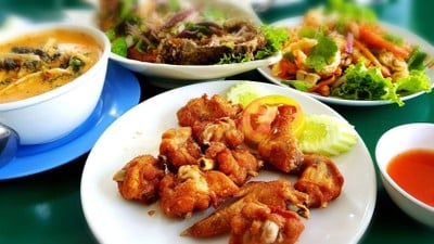 สวนอาหารบ้านสวนแม่ลาการ้อง (BAN SUAN MAE LA KA RONG RESTAURANT) สวนอาหารบ้านสวนแม่ลาการ้อง (BAN SUAN MAE LA KA RONG RESTAURANT)