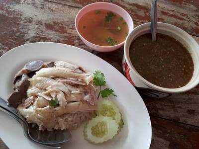 ข้าวมันไก่เนื้อสะโพกธรรมดา 50 บาท 