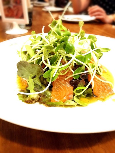 ยำแซลม่อนแซ่บ