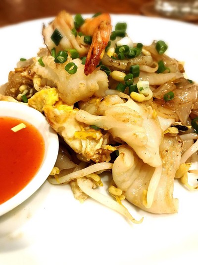 ก๋วยเตี๋ยวคั่วไก่ จัดว่าเด็ดครับ