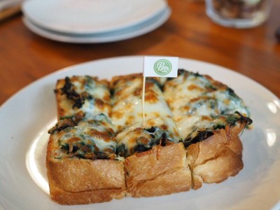 SPINACH CHEESE TOAST