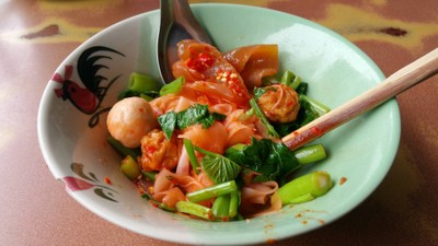เส้นใหญ่แห้งเย็นตาโฟ