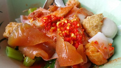 เส้นใหญ่แห้งเย็นตาโฟ