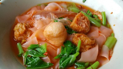 เส้นใหญ่น้ำเย็นตาโฟ
