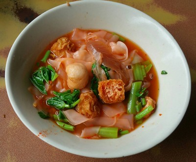 เส้นใหญ่น้ำเย็นตาโฟ