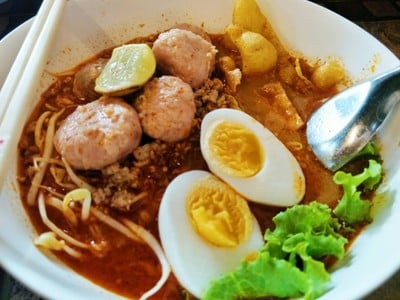 ก๋วยเตี๋ยวต้มยำหมูเด้งไข่หวาน
