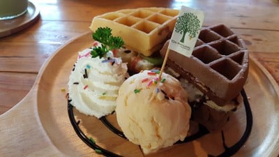 Ton Mamuang Cafe & Dessert (ต้นมะม่วง คาเฟ่) Ton Mamuang Cafe & Dessert (ต้นมะม่วง คาเฟ่)