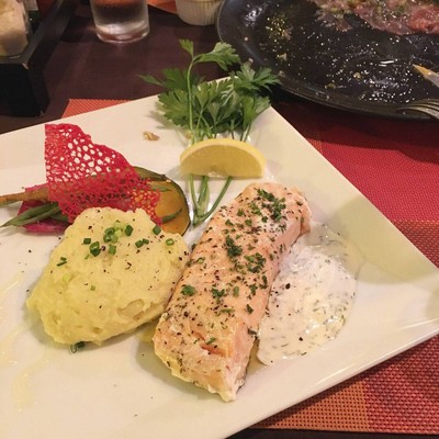 Fresh Salmon Filet with Dill Cream (Slow Cooked)