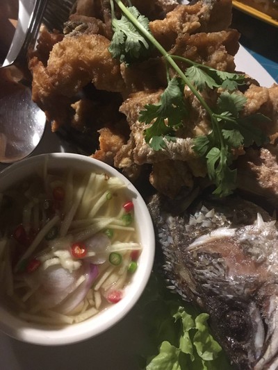 ปลาทอด ยำมะม่วง