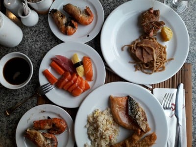 เมนูของร้าน Tawan Restaurant Outlet in Duangtawan Hotel Chiang Mai