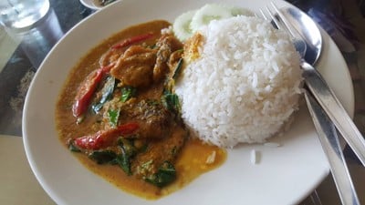 ปลาผัดพริกแกงราดข้าว