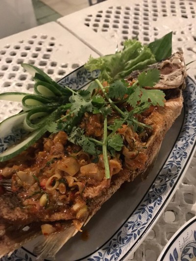 ปลากระพงผัดต้มยำแห้ง