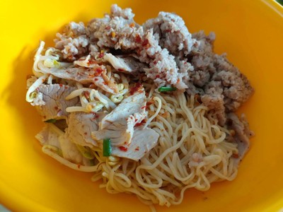 เมนูของร้าน รุ่งเรือง (ตั๋ง) ก๋วยเตี๋ยวหมู สุขุมวิท26 เจ้าเก่า ร้านหัวมุมนะจ๊ะ