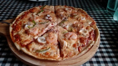 พิซซ่าซีฟู้ด-เพิ่มชีส 50 บาท