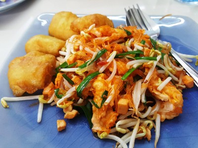 ผัดไทยวุ้นเส้นปลาหมึก