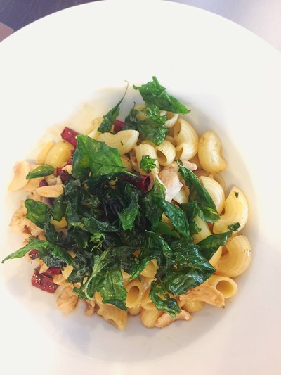 มักกะโรนีพริกแห้งไก่