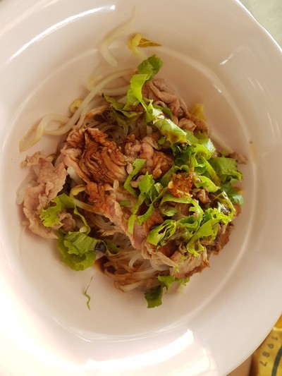 เส้นเล็กแห้งเนื้อสด