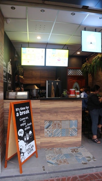 หน้าร้าน THE POLAR CUPS เยาวราช, แยกเฉลิมบุรี