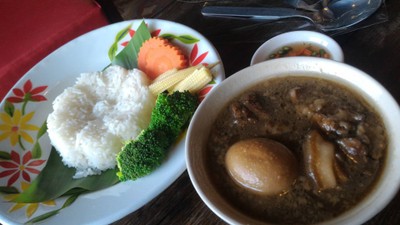 ข้าวหมูต้มเค็ม Salted Pork Over Rice