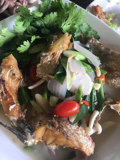 ต้มข่าปลากะพงทอด