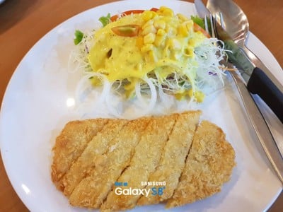 สลัดปลาทอด
