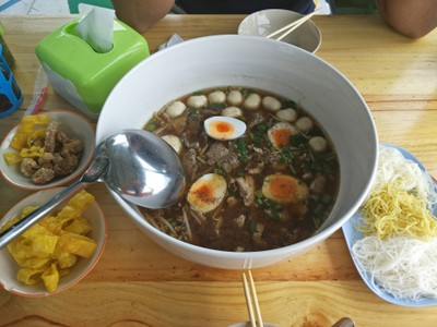 ก๊วยเตี๋ยวหมูน้ำตก ชามเบ้อเริ่ม