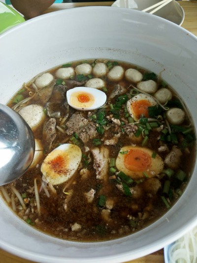 ก๊วยเตี๋ยวหมูน้ำตก ชามเบ้อเริ่ม