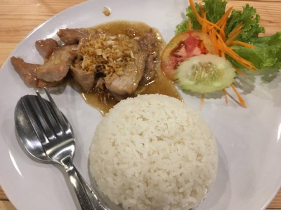 ข้าวหมูกระเทียม