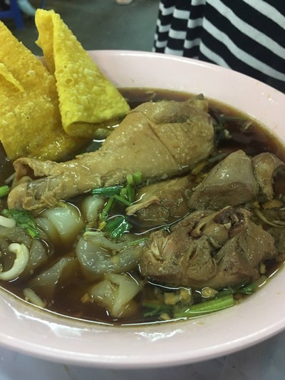 ก๋วยเตี๋ยวไก่ตุ๋น