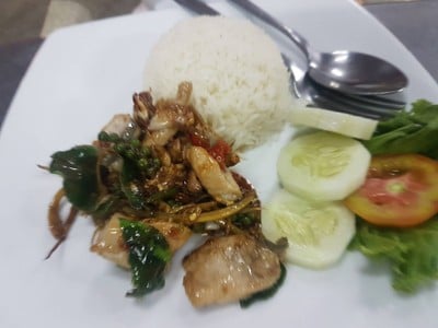 ปลาอินทรีย์ผัดฉ่าราดข้าว