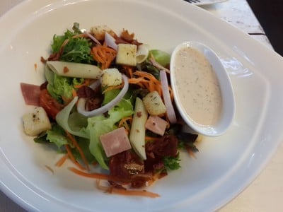 สลัดบ้านไม้ขาว