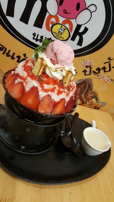 บิงซูชีสเค้กสตรอว์เบอร์รี่สด