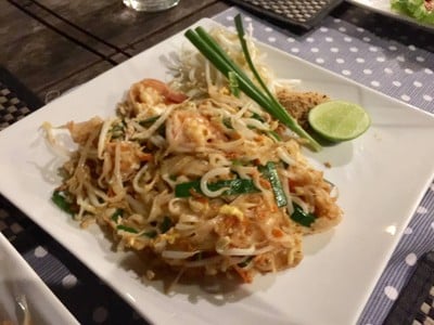 ผัดไทกุ้งสด