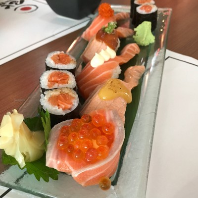 Salmon sushi maki