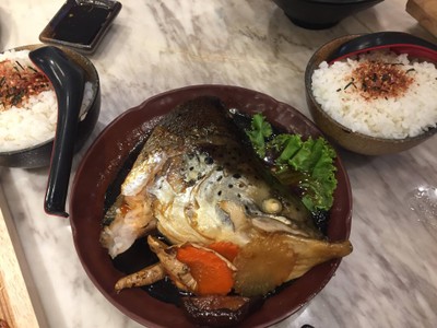 หัวปลาแซลมอนนึ่งซีอิ๊ว