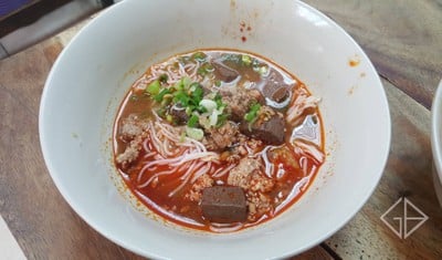 น้ำเงี้ยวป้าสุข ก๋วยเตี๋ยว 12 ปันนา สีลม