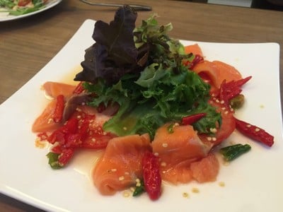 สลัดผักแซลม่อนแซ่บ