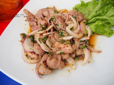 น้ำตกน่องลาย