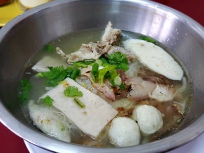เมนูของร้าน เฮียปิง ก๋วยเตี๋ยวลูกชิ้นปลาหมึก หาดใหญ่