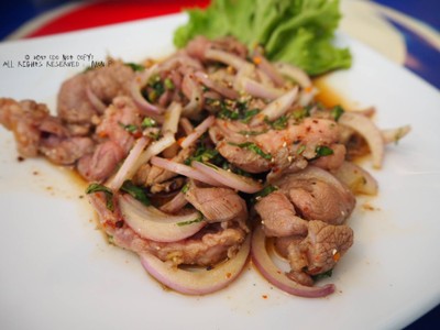 น้ำตกน่องลาย