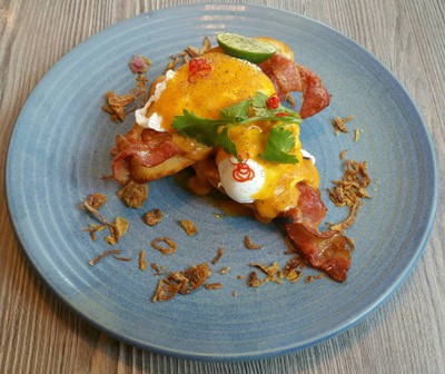 Eggs Benedict with Bacon