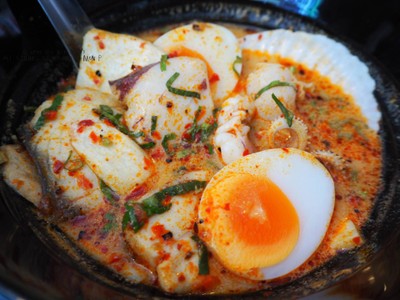 ก๋วยเตี๋ยวต้มยำทะเลน้ำข้น+หอยฮอกไกโดseafood added hokkaido with creamy tom yum noodles