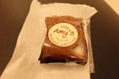 MACADAMIA BROWNIE