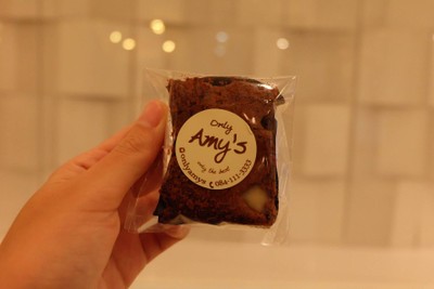 MACADAMIA BROWNIE