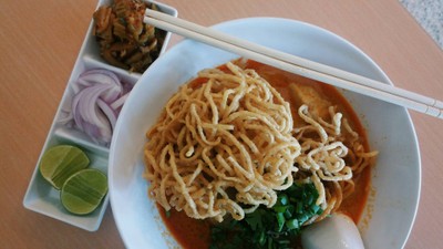 ข้าวซอยไก่ตุ๋น (อก+น่องไก่)